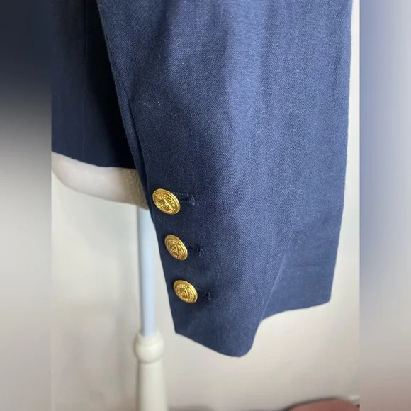 FRAME Double Breasted Shrunken
Blazer - Picture 10 of 13